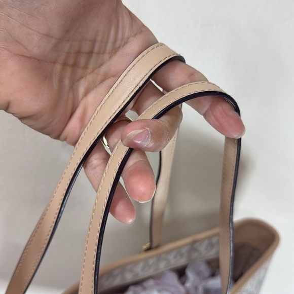 (B7) Michael Kors Monogram Logo Large Tote Bag in Caramel. - Picture 11 of 16